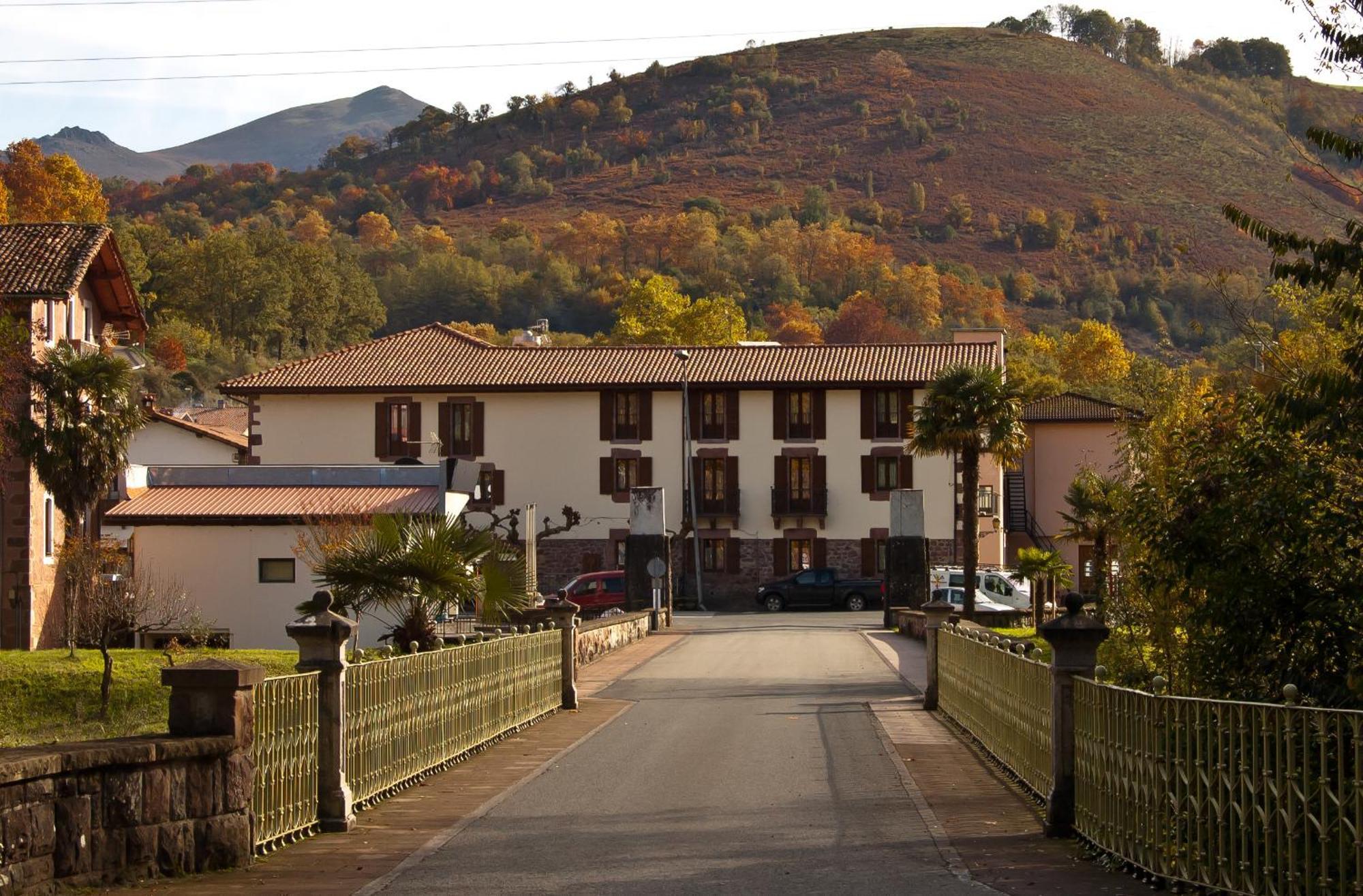 Hotel Urgain Oronoz-Mugaire Dış mekan fotoğraf